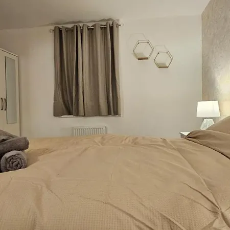 Luxe 2 Bed Leeds (West Yorkshire)